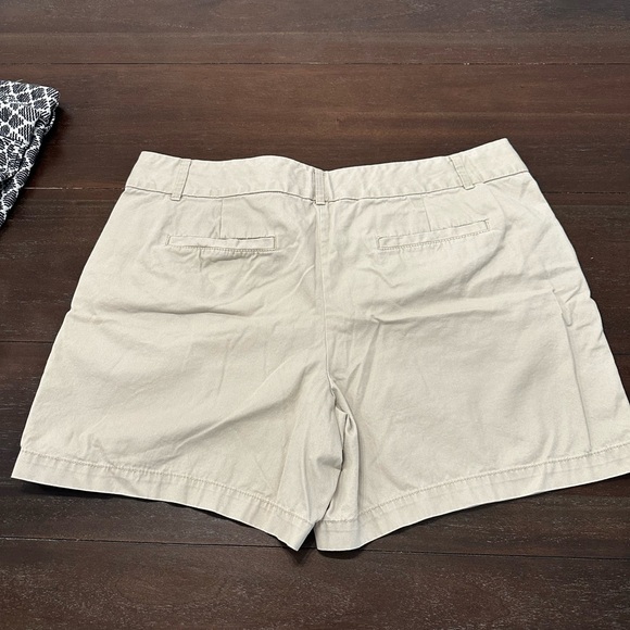 Loft khaki shorts size 14 - Picture 3 of 3